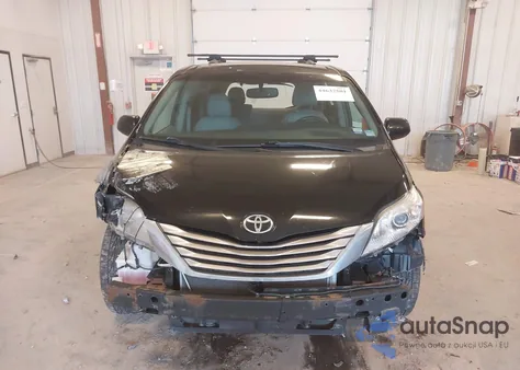 2016 Toyota Sienna Xle 8 Passenger z USA, uszkodzony, nr VIN 5TDYK3DC9GS754492